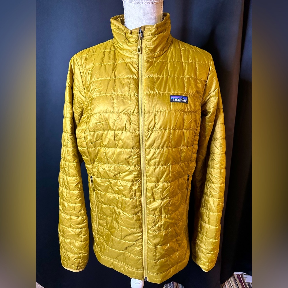 Patagonia women’s nano puff jacket